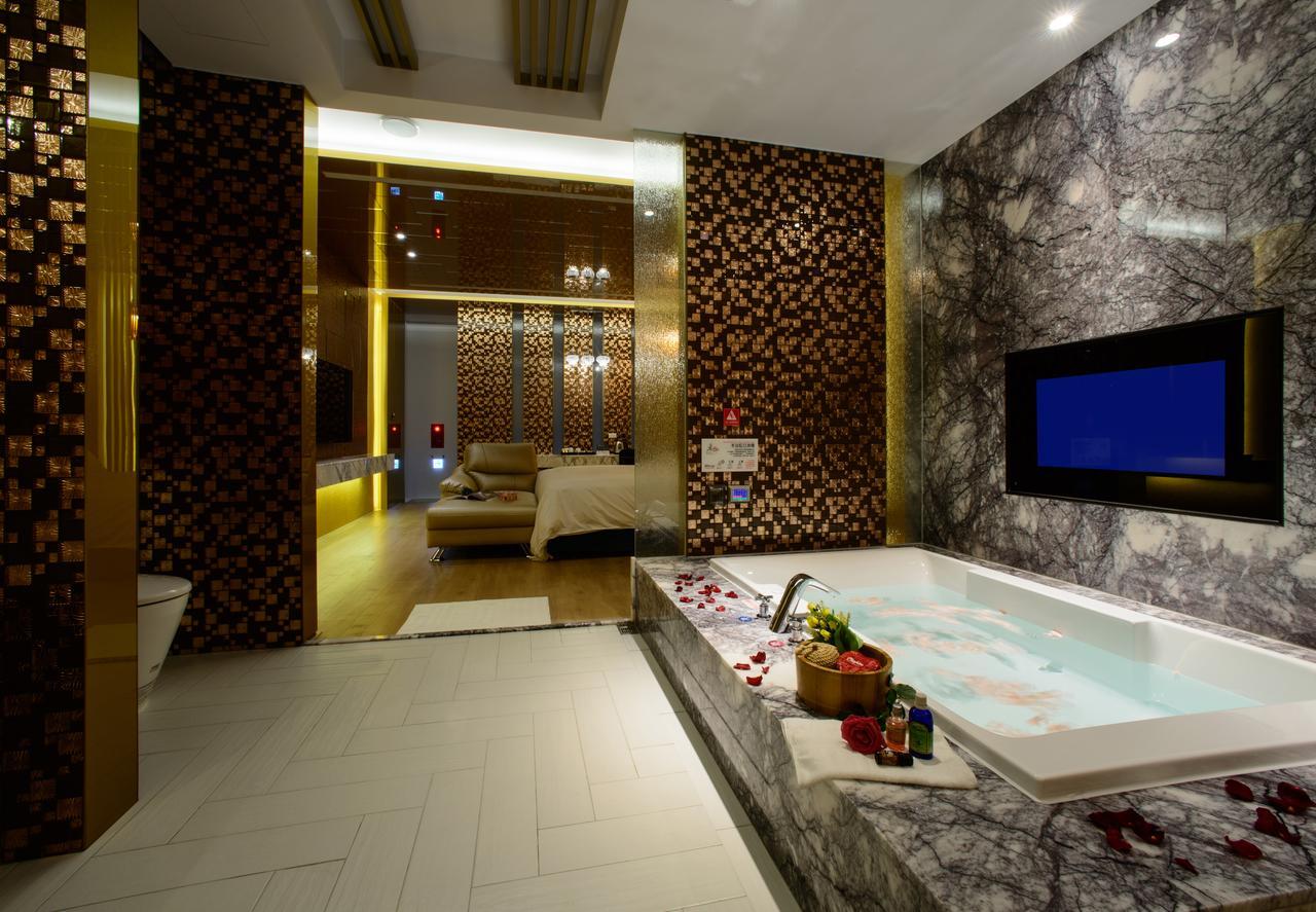 Chen He Spa Motel Lukang Bagian luar foto